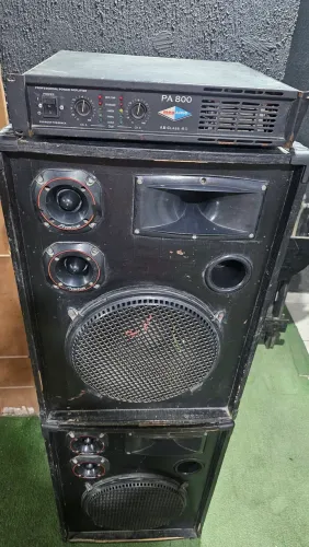 Caixas de som com amplificador