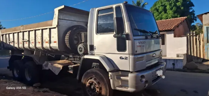 CAMINHÃO CAÇAMBA FORD CARGO 2428 ANO 2009