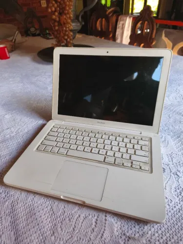MacBook white