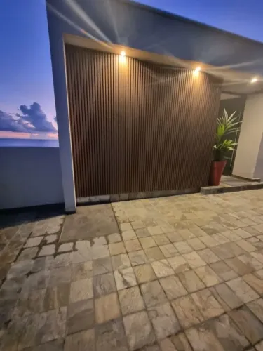 Fachada Ripada Amadeirada em Alumínio - Sob Medida Fortaleza 