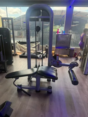 Vendo aparelho de musculação mesa flexora