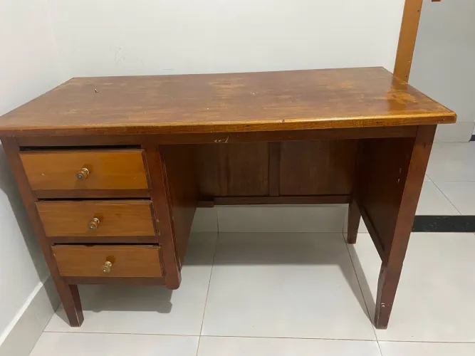 Mesa de Escrivaninha em Madeira