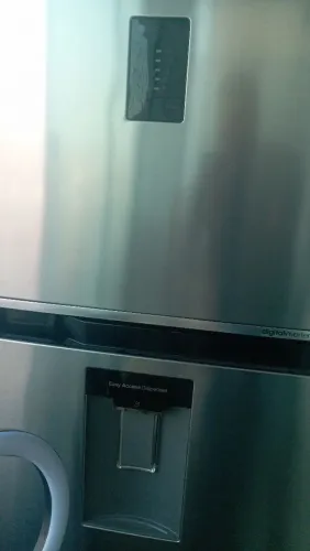 Geladeira sansung 380 litros inox com Dispenser de água na porta