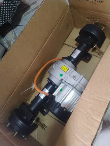 conjunto de motor elétrico com diferencial e eixo integrado (transeixo elétrico)