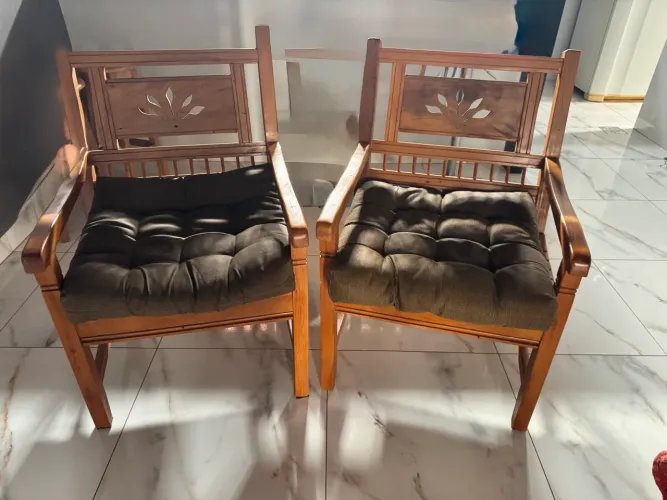 Poltronas de madeira