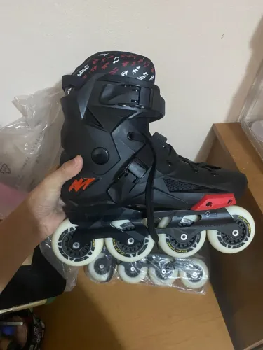 Patins TAM 39/40 in line traxart revolt urban com base e rodas rolerblade supreme branca
