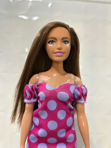 Boneca Barbie Fashionistas 171 Curvy com Vitiligo