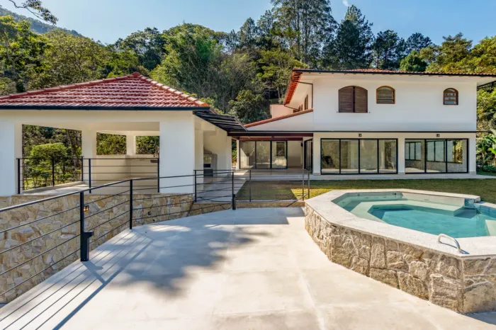 Casa com 4 quartos em condomínio em Araras, Petrópolis.