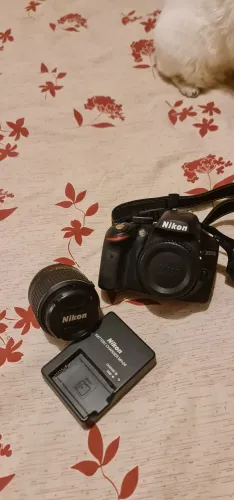 Câmera semiprofissional Nikon D3200. Grátis livro de fotografia!