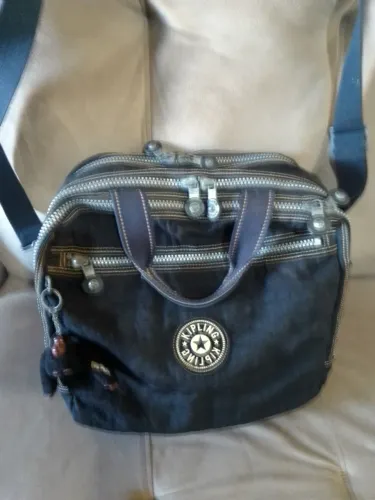 Vendo bolsa Kipling em perfeito estado. Sem detalhes.