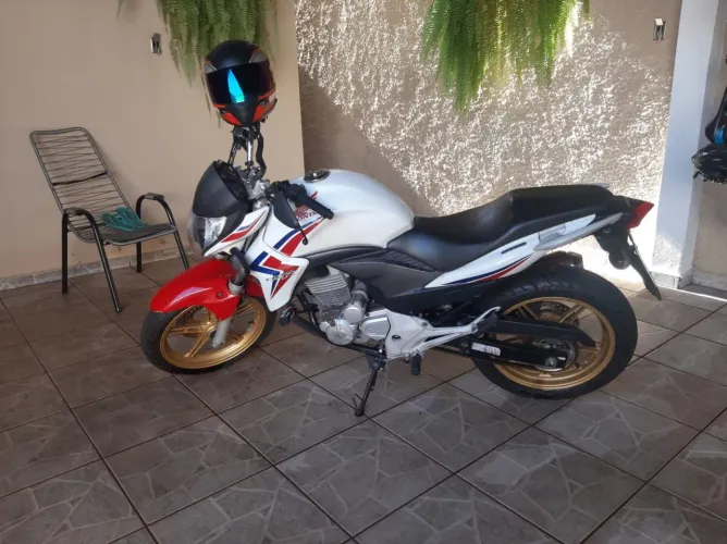 Cb 300r Capitão America