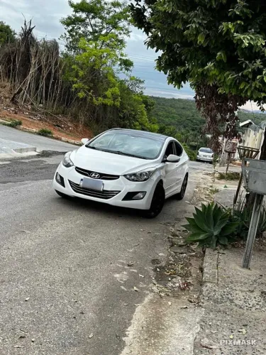Hyundai Elantra GLS 1.8 16V Aut. 2013