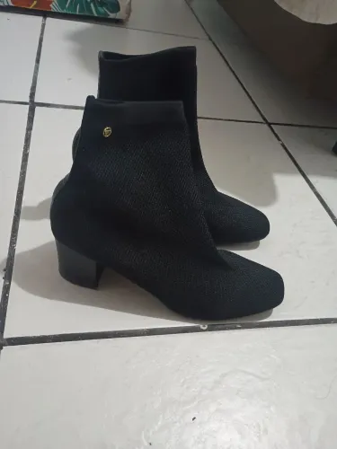 Vendesse uma linda bota cano curto $100 reais