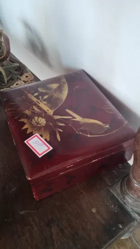 antiguidades e objetos vintages