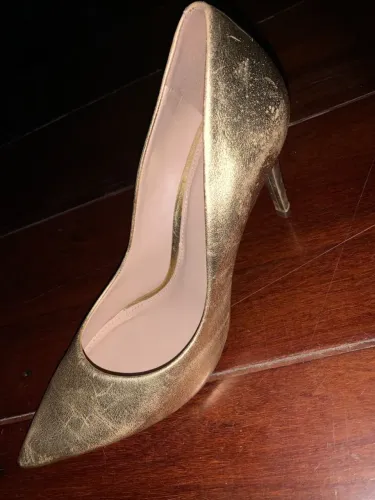 SCARPIN DE COURO DOURADO AREZZO