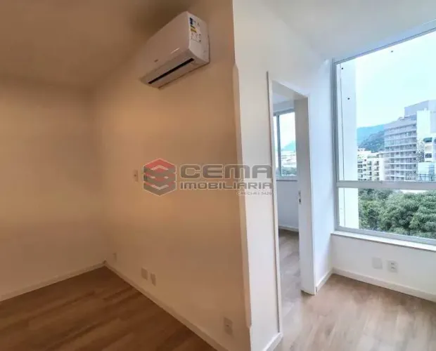 Apartamento : / Residencial / Humaitá
