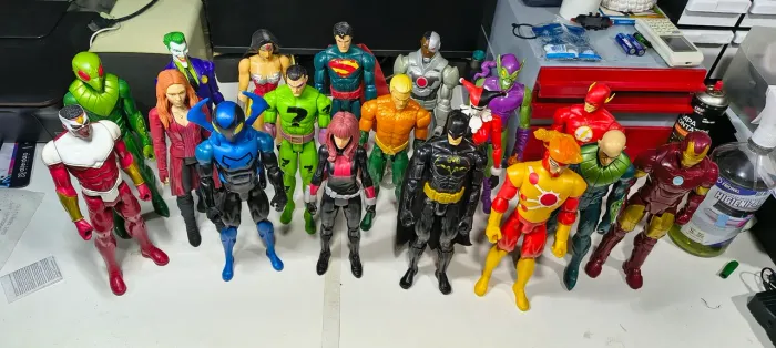 Bonecos Marvel, DC e outros
