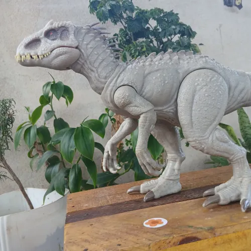 Jurassic World Dinossauros da mattel, indominus rex em prefeito estado semi novo.