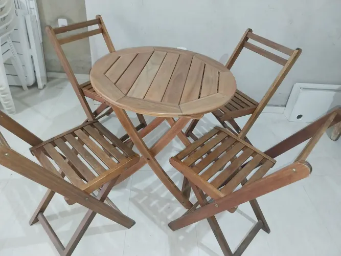Mesa + quatro cadeiras Tok stok 