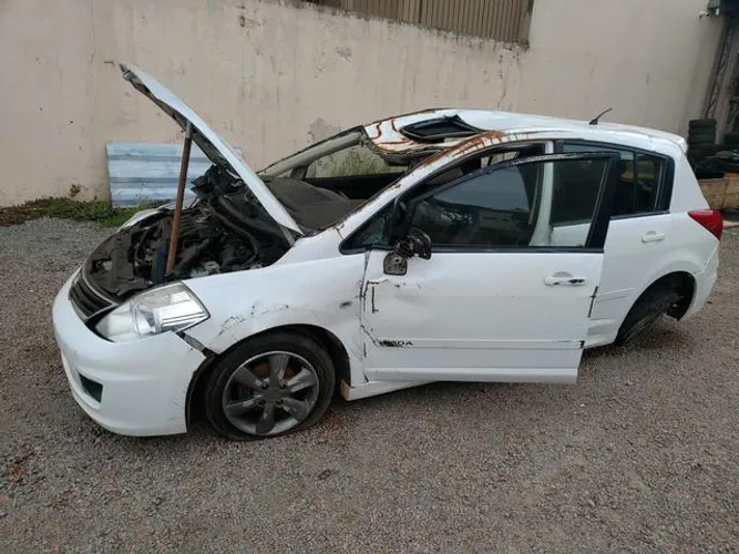 Tiida sucata para peças