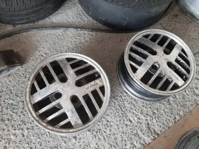 Roda Scorro Esportiva anos 90 Retro aro 13 preta com diamantado 4x100 jogo 