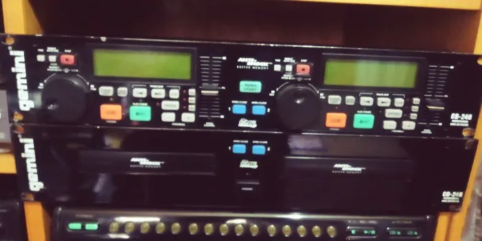 CDJ Gemini profissional black piano em perfeito estado!Leia