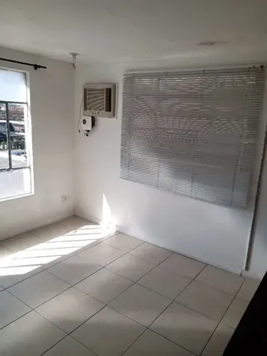 Sala alugo na praça do Atlético linda com ar,