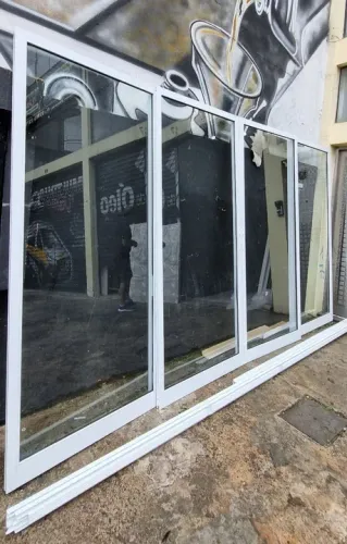 Porta balcão linha Gold de alumínio branco novas