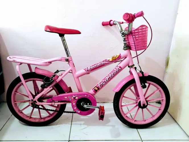 Bicicleta Infantil Barbie - Ótima condição - R$300,00