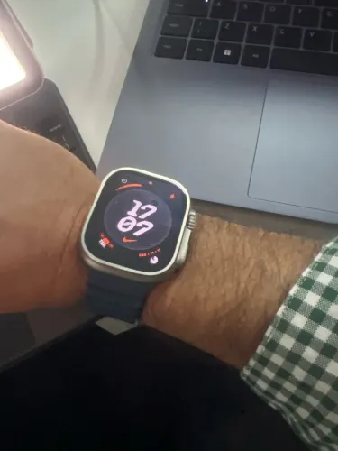 Apple Watch Ultra 2 GPS + Cellular Caixa de titânio - 49 mm Pulseira Oceano azul