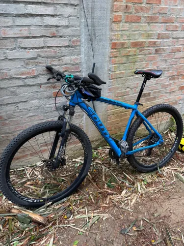 Bicicleta SOUTH LEGEND aro 29  (toda Shimano)