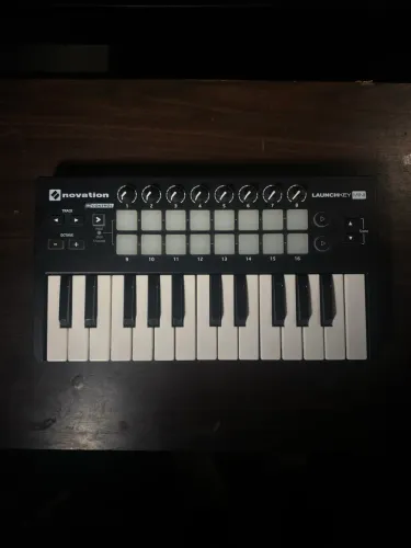 Controlador Novation MK2 25