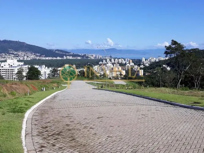À venda | Terreno com 480m² em condomínio fechado no Itacorubi.