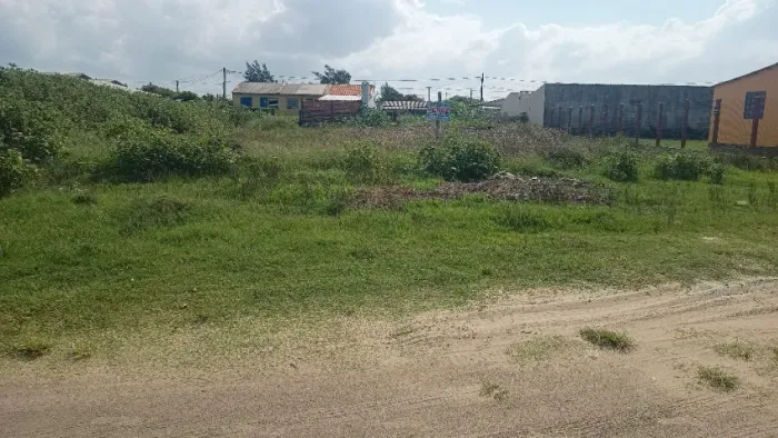 Terreno no Balneário Pinhal - Ótima Local - Com Escritura e Matrícula em dia