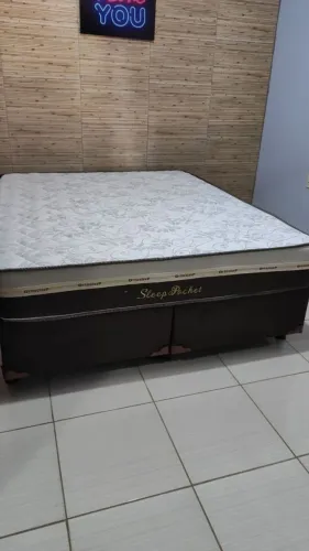 Cama queen size frete grátis e ainda travesseiros