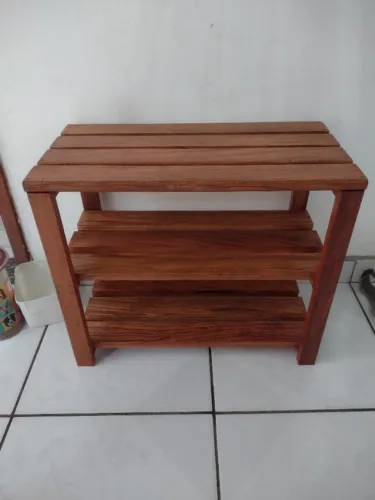 Sapateira nova tipo banco em madeira de lei