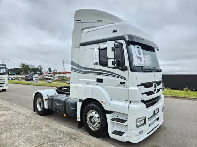 Mercedes Benz Axor 2041 4x2 Ano 2019 Automático Com Ar Condicionado Único dono puxava Baú