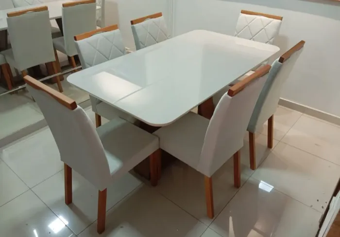Mesa de Jantar 6 Cadeiras veludo ( cadeiras em madeira maciça )