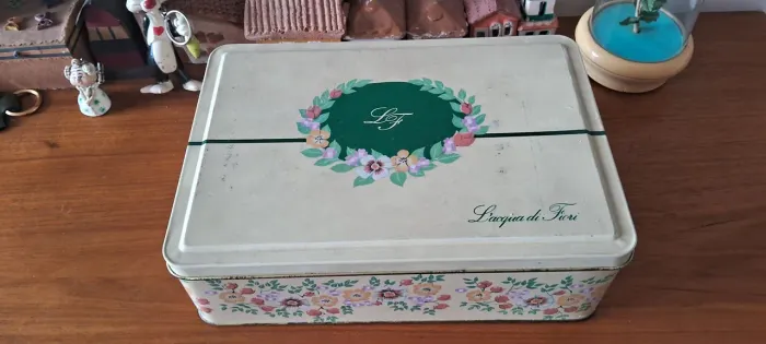 Caixa Antiga L'Acqua di Fiori Vintage Floral