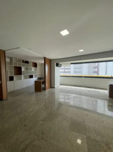 Apartamento na Ponta do Farol, Nascente, 3 Suítes, Projetado, Climatizado