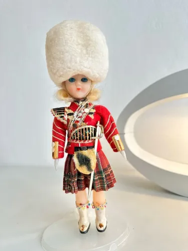 Boneca guarda Inglesa  Colecionável - Traje Típico