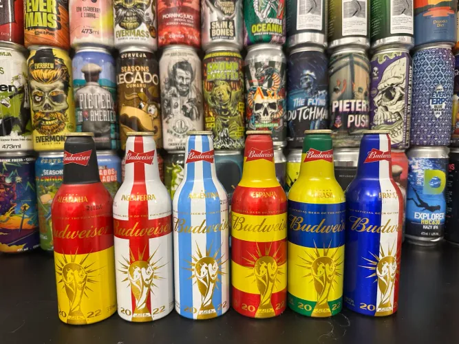 Coleção cerca de 75 latas de cerveja e Garrafas da copa Alumínio 