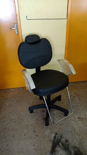 Cadeira com apoio de cabeça