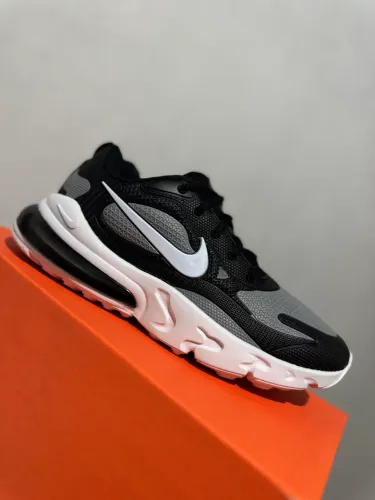 Nike React 270 