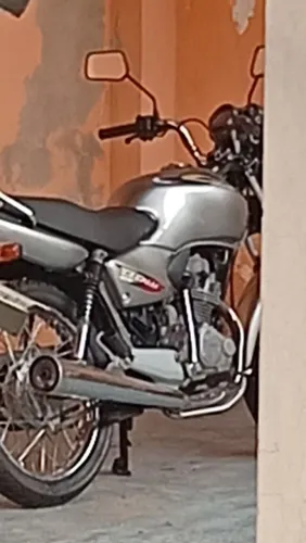 Revisada inteirinha.... Não vai encontrar igual.. pneu traseiro novo burrinho de freio.. 