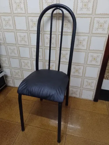 Cadeira de Metal com Assento Estofado
