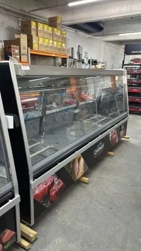 A. Balcão de açougue Gelopar 2mts com depósito 