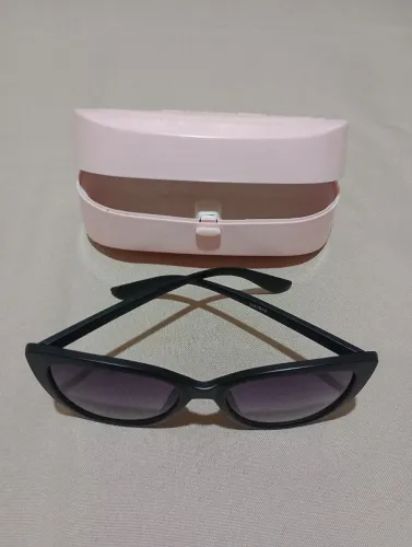 Óculos de Sol Feminino com Estojo