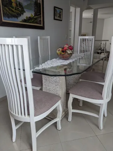 Mesa de jantar com 6 cadeiras 
