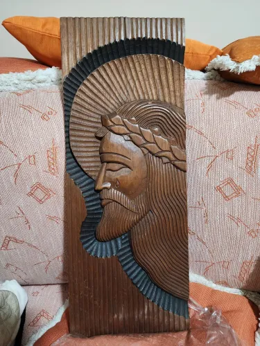 Escultura de Jesus Cristo em Madeira